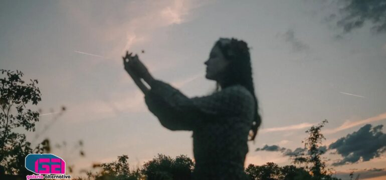 Madame Récamier lanza “Vivir para contar” ft. Paz Court