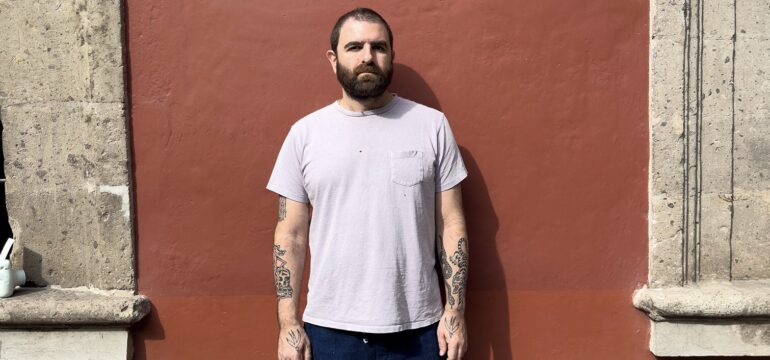 Homer continúa revelando su próximo disco con “The Tall Green”