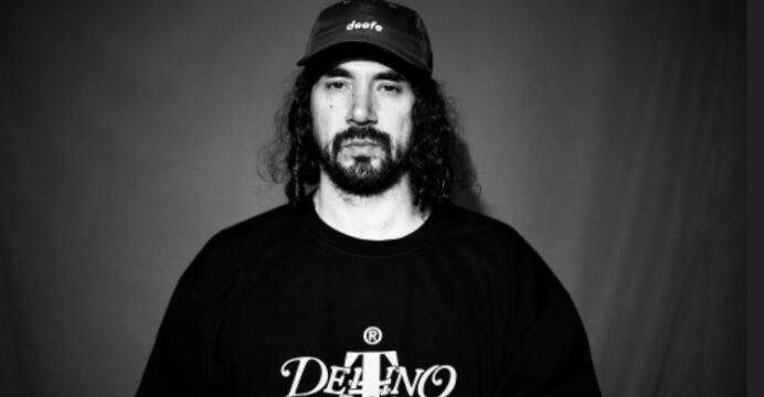 Tino El Pingüino estrena”Kaomojis con Ojos de Relojes de Arena”