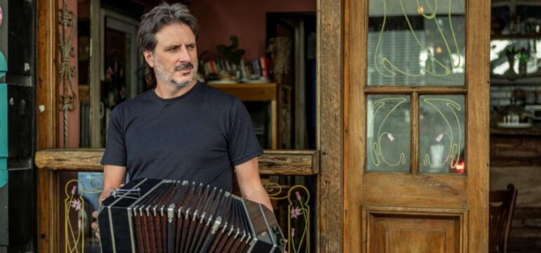 PABLO JAURENA Presenta Flores Negras Segundo single de su nuevo álbum Fueyerías